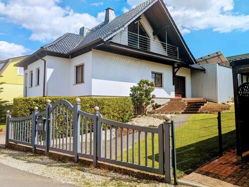 Foto - Einfamilienhaus mit PV-Anlage, Pferdestall und großem Grundstück