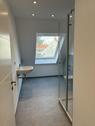 Foto - 75qm Dachgeschoss-Traum: 3 Zimmer, Balkon, Fußbodenheizung & Tageslichtbad