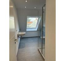 75qm Dachgeschoss-Traum: 3 Zimmer, Balkon, Fußbodenheizung & Tageslichtbad - Osnabrück