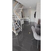 Provisionsfrei! Moderne Maisonette-Wohnung mit 2 TG-Stellplätzen - Hanau Groß-Steinheim
