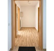 Helle 1,5 -Zimmer-Wohnung mit großem Balkon in Plattling