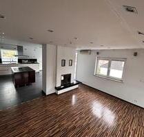Moderne 4-Zimmer-Dachgeschosswohnung mit Luxus-Ausstattung, Balkon & Weitblick - Geisingen
