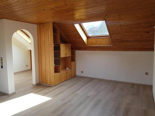 Foto - Helle DG Wohnung mit Stellplatz im Zentrum Esslingen