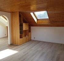 Helle DG Wohnung mit Stellplatz im Zentrum Esslingen - Esslingen am Neckar