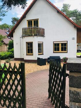 Foto - Idyllisch Wohnen auf Zeit: Haus mit Sauna, Garten und Gästehaus