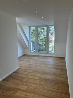 Foto - Erstbezug Dachgeschoss-Juwel mit Balkon & Fußbodenheizung & Spots