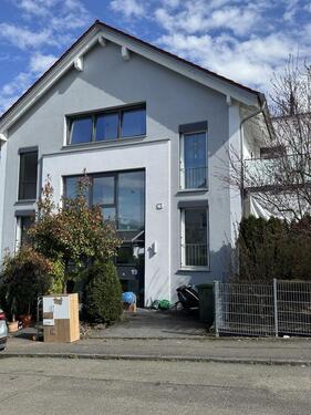 Foto - Komfortable OG-Wohnung, 150qm, Balkon ,EBK , Aufzug , TG Stellplatz