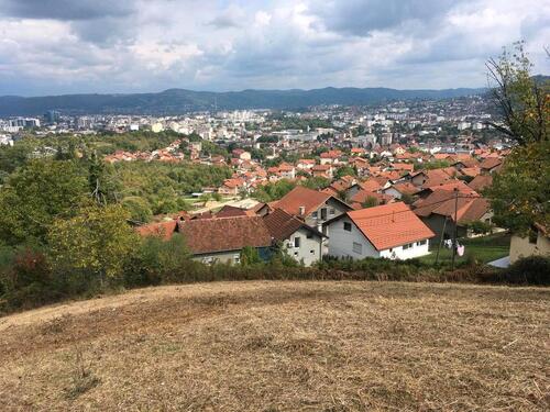 Foto - Grundstück in Banja Luka Bosnien – Hanglage mit Blick über Stadt