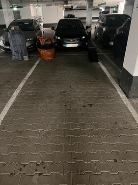 Foto - Tiefgaragen Parkplatz in Oberföhring