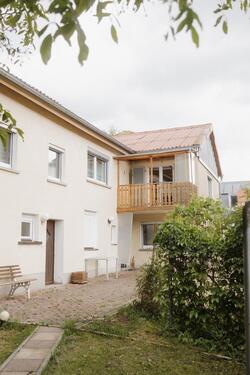 Foto - Generationenhaus mit großem Garten in Höchberg – beste Anbindung