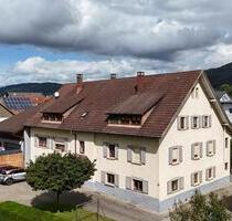 ruhige und familienfreundliche Lage | Dachgeschosswohnung mit 4 Zimmern | Balkon, Keller & Carport - Wehr