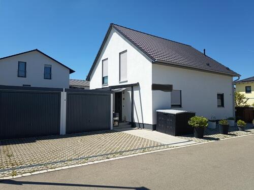 Foto - Neues - Hochwertiges unabhängiges Einfamilienhaus mit Terrasse