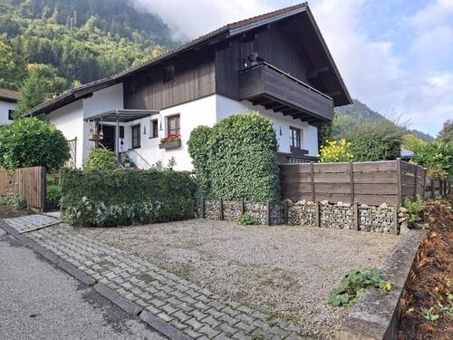 Foto - Gepflegtes freistehendes Einfamilienhaus mit schönem Grundstück