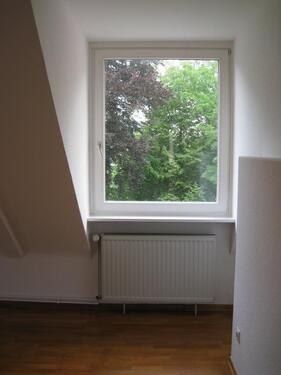 Foto - Helle 2 Zi - DG - Wohnung, mit Wohnküche u. EBK, ab Juli frei