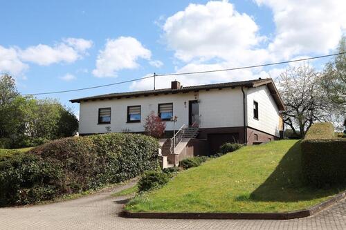 Foto - Gepflegtes Einfamilienhaus mit großem Grundstück in Freisen