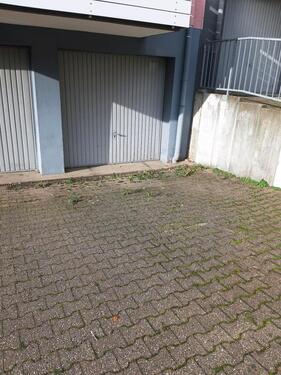 Foto - wieder da, trockene warme pkw Garage mit Strom in der Sonne