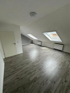 Foto - Helle 2-Zimmer DG Wohnung in Rastatt nähe Daimlerwerk +Stellplatz