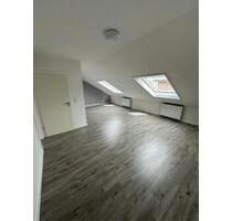 Helle 2-Zimmer DG Wohnung in Rastatt nähe Daimlerwerk +Stellplatz