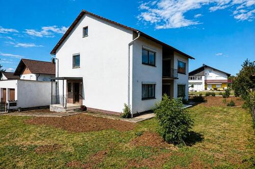 Foto - Freistehendes Zweifamilienhaus: 891 m² Grund, schöne, ruhige Lage