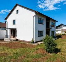 Freistehendes Zweifamilienhaus: 891 m² Grund, schöne, ruhige Lage - Reisbach Englmannsberg