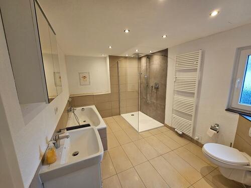 Foto - Modernes Einfamilienhaus mit Garten