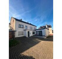 Doppelhaushälfte mit Anbau, Nebengebäude und Doppelgarage - Wittlich