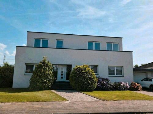 Foto - Modernes Zweifamilienhaus in Dürwiß mit Staffelgeschoss