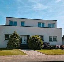 Modernes Zweifamilienhaus in Dürwiß mit Staffelgeschoss - Eschweiler