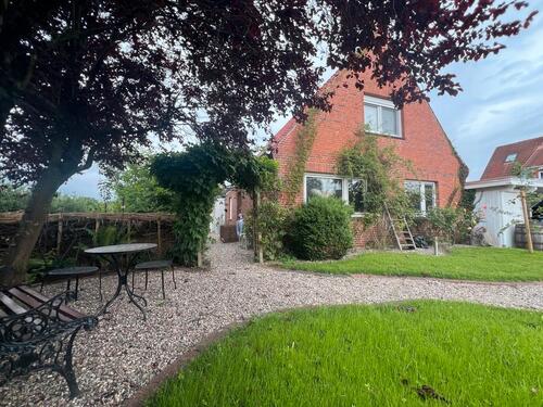 Foto - Modernisiertes Einfamilienhaus mit Schwimmteich