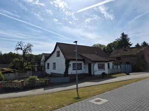 Foto - Einfamilienhaus kleiner übersichtlicher Vierseitenhof