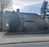 Freistehendes Einfamilienhaus mit riesiger Wohn-Gartenfläche - Düren Distelrath