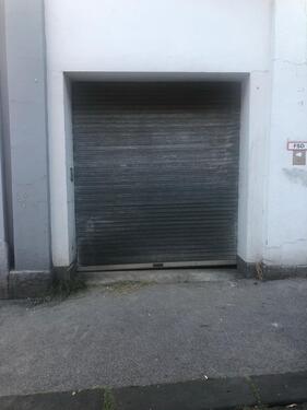 Foto - XXL Garage mit Strom und Licht mit elektrisches Rolltor an der B7