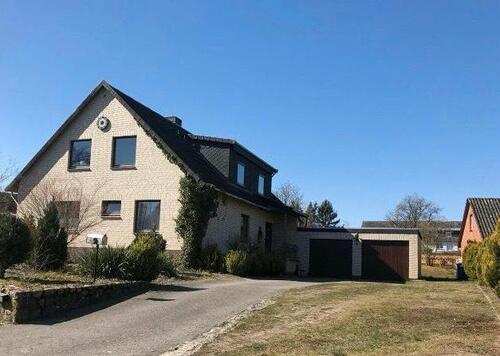 Foto - Geräumiges 1-2 Familienwohnhaus mit Vollkeller und Doppelgarage