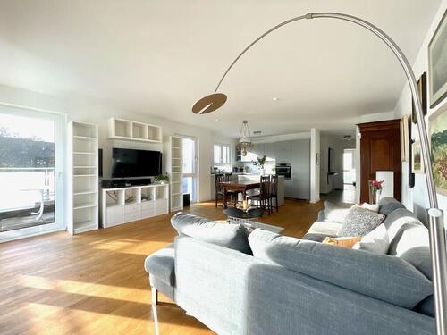 Foto - Sofort einziehen - möbiliertes Appartement mit sonnigem Balkon, Aufzug und Tiefgarage - neuwertig