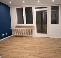 2 Zimmerwohnung, Balkon und PKW Stellplatz - Frankfurt am Main Nied