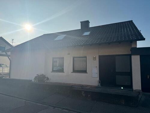 Foto - Helle 3-Zimmer-Dachgeschosswohnung ab sofort zu vermieten