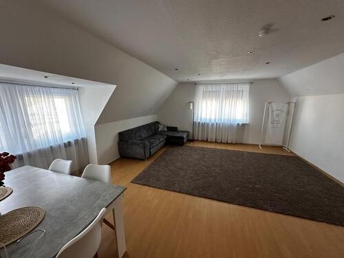 Foto - Dachgeschosswohnung 4,5 Zimmer - 1.000,00&nbsp;EUR Kaltmiete, ca.&nbsp; 101,00&nbsp;m&sup2;