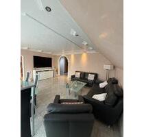 Helle 5-Zimmer Maisonette Wohnung mit Balkon in Köln Weiler