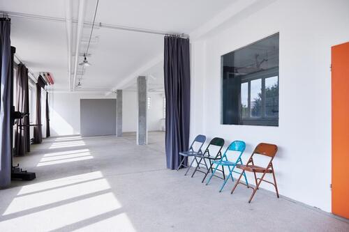 Foto - Helles 25 m² Atelier-Office mit Loft-Studio für Krative