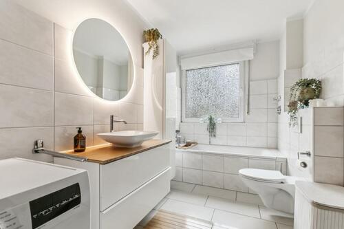 Foto - WG Zimmer, sonnige 3-Zimmer Wohnung mit Einbauküche und neuem B