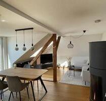 Gepflegte DG-Wohnung mit zwei Zimmern sowie Balkon und Einbauküch - Losheim am See
