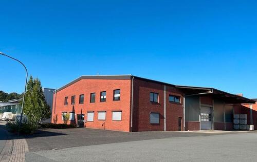 Foto - Helle Lagerhalle mit Bürofläche in 33161 Hövelhof