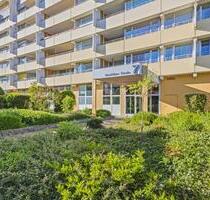 Große, helle, frisch renovierte, zentrale Eigentumswohnung - Leonberg