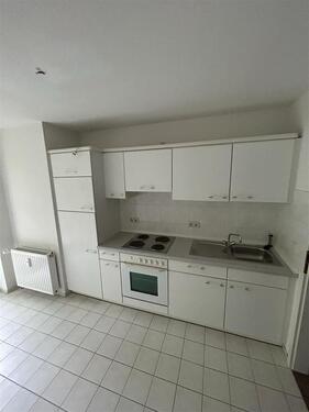 Foto - 2-Zimmer mit Einbauküche, Balkon, Wanne, Dusche und Laminat zum Toppreis!