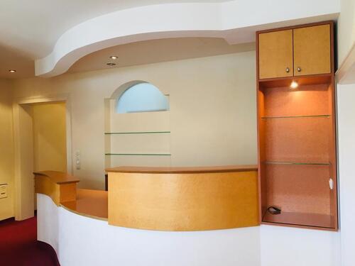 Foto - Praxis- oder Büroeinheit mit Empfang im historischen Amtsgebäude