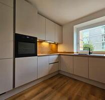 Frisch saniert! 2,5-Zi.-Wohnung mit Südloggia & TG provisionsfrei - Hamburg Wandsbek