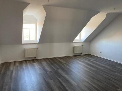 Foto - Am Park! Günstige DG 2-Zi. mit Aufzug, Laminat, Abstellraum und Dusche! EBK gegen Aufpreis mgl