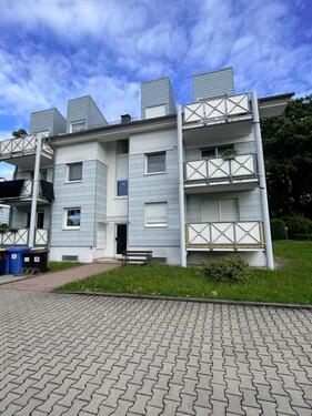 Foto - Absolute Gelegenheit - 3 Raum Erdgeschoßwohnung mit Balkon, Einbauküche, Carport in gefragtem Umfeld