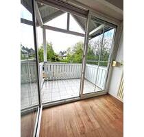 Sanierte, lichtdurchflutete DG- Wohnung mit Tageslichtwannenbad, Südbalkon, Garage u.v.m. - Rabenau