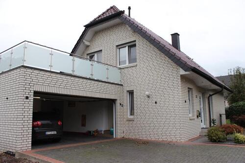 Foto - Einfamilienhaus mit Doppelgarage & Garten